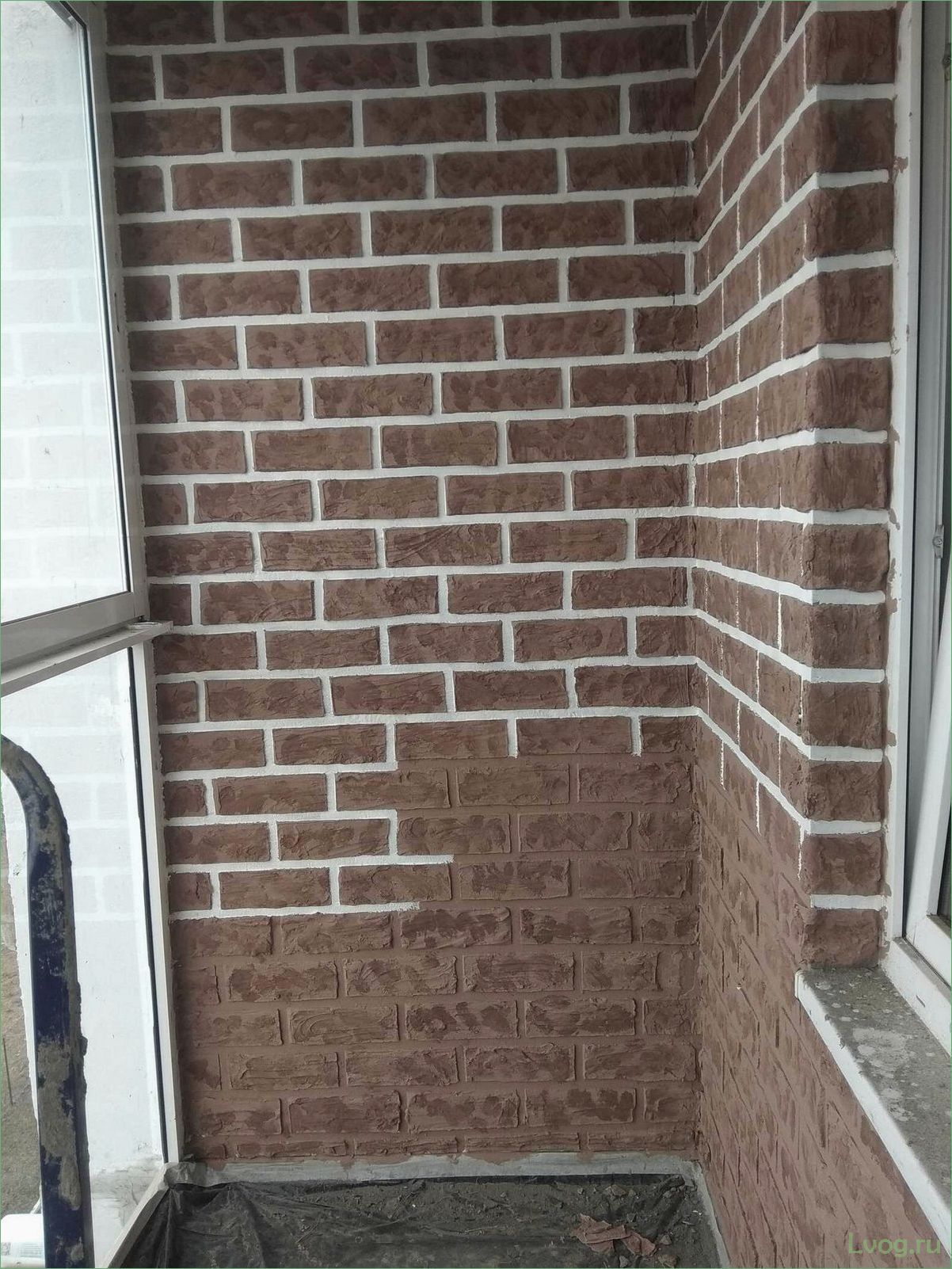 Как правильно покрасить кирпичную стену на балконе: советы и рекомендации