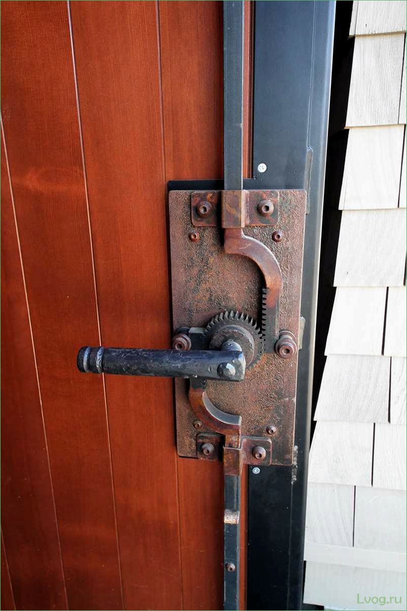 Особенности засовов для распашных ворот: выбор, установка, ремонт